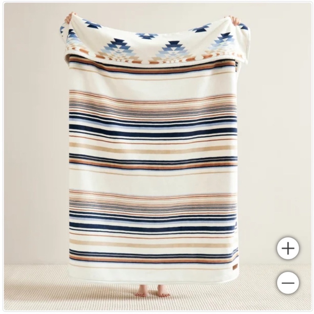 NWT Pendleton Reversible Plush Throw SAVANNA STRIPE - 50” x 70” - Picture 4 of 7
